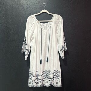 CHIC CONNECTION Size 1X white with navy embroidery tasseled mini dress